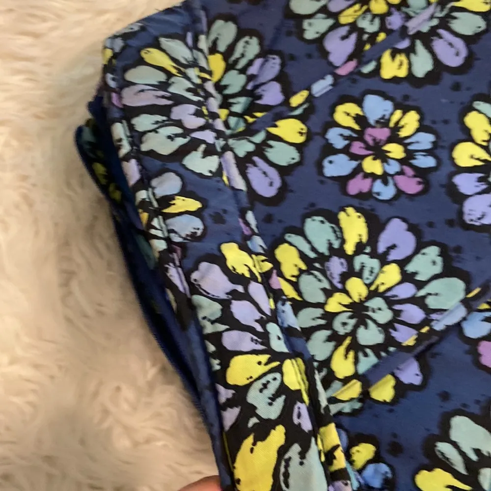 Vera Bradley Big Backpack outside condition excellent but inside have one rip - Image 12
