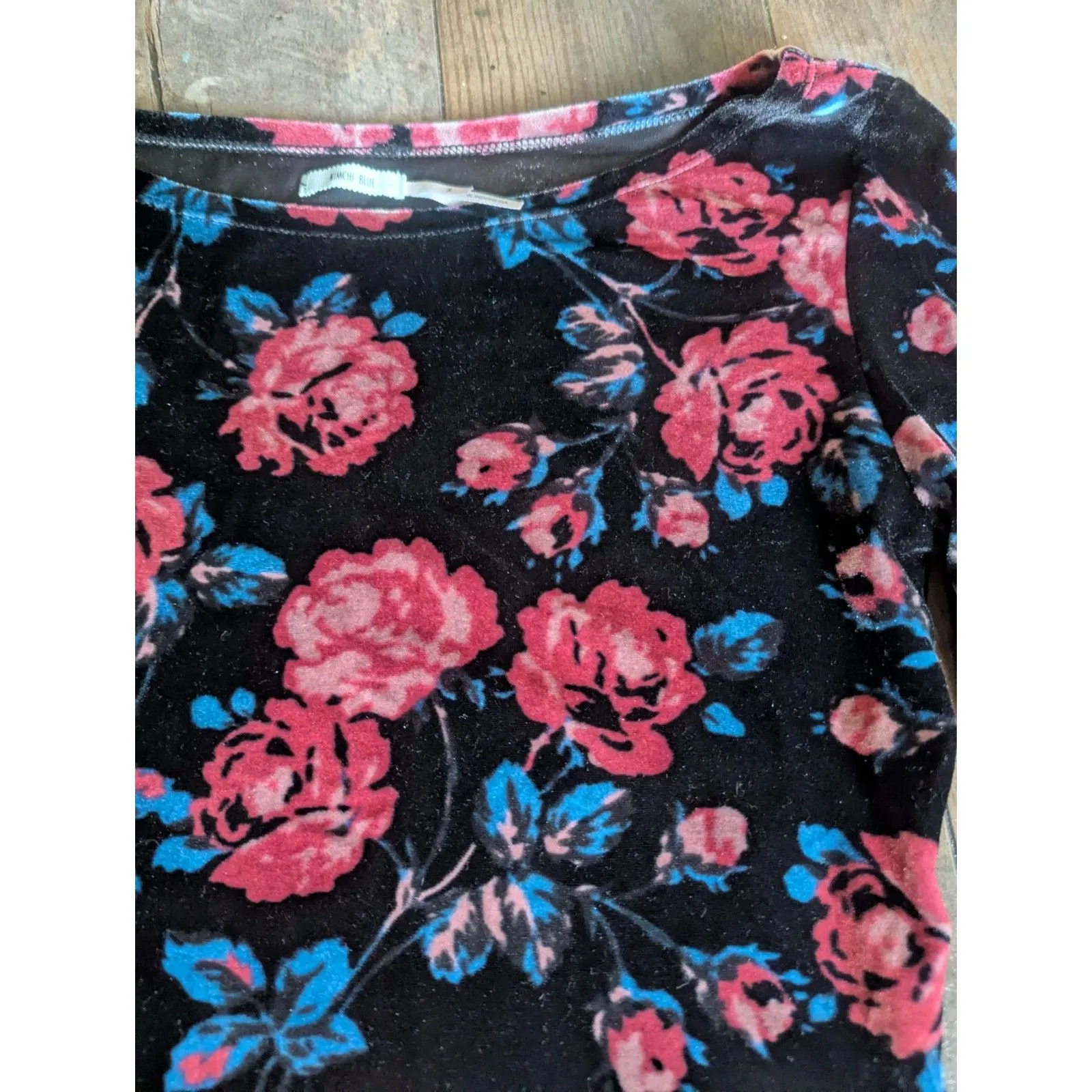 Kimchi Blue Black Velvet Floral Rose Crop Top Small 90s Y2K Vibe - Image 3