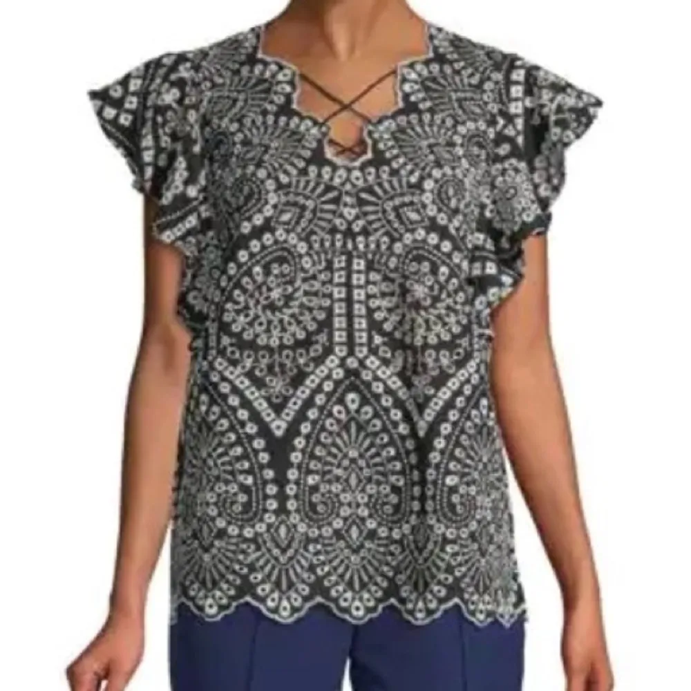 Laundry by Shelli Segal Black White Embroidered Eyelet Flutter Sleeve Top - Image 2