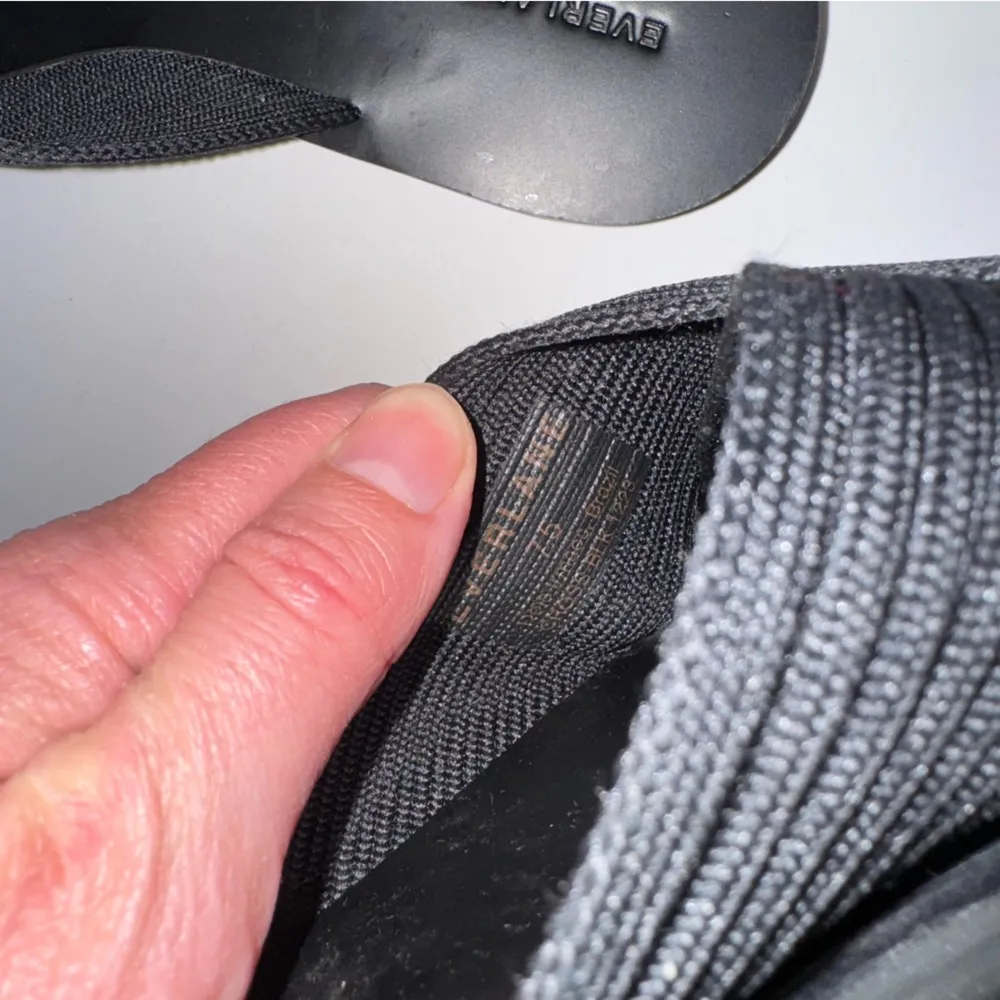 NEW Everlane Black Reknit Day Crossover Sandal in Size 7.5 - Image 6