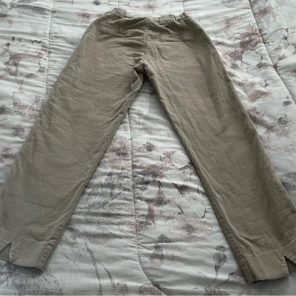 Brandy Melville Y2K corduroy beige ivory bootcut pants, one size back slit - Image 7