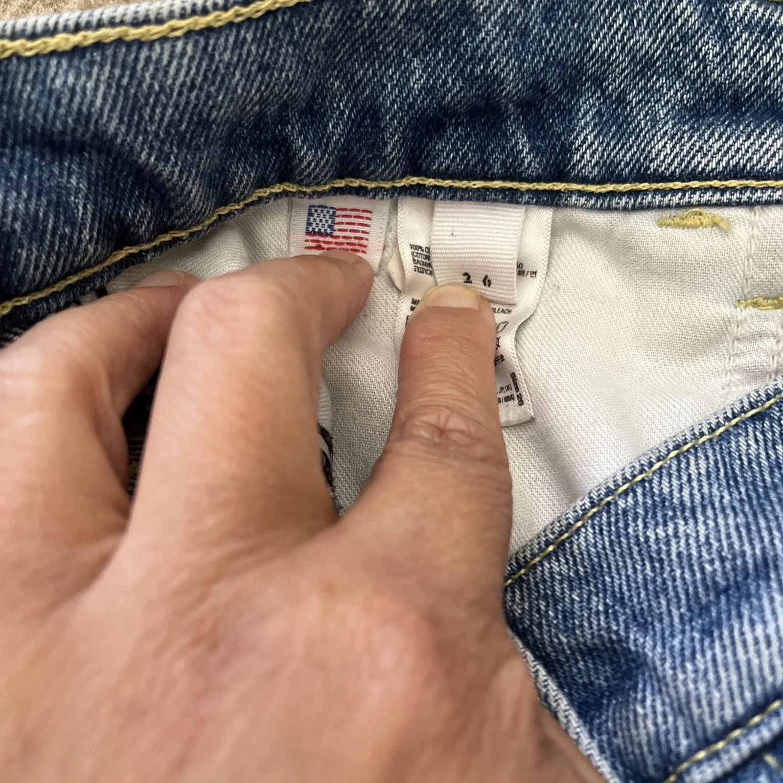 American Apparel High Rise Cuffed Jean Shorts Size 26, Dark Wash Zip Button Fly - Image 4