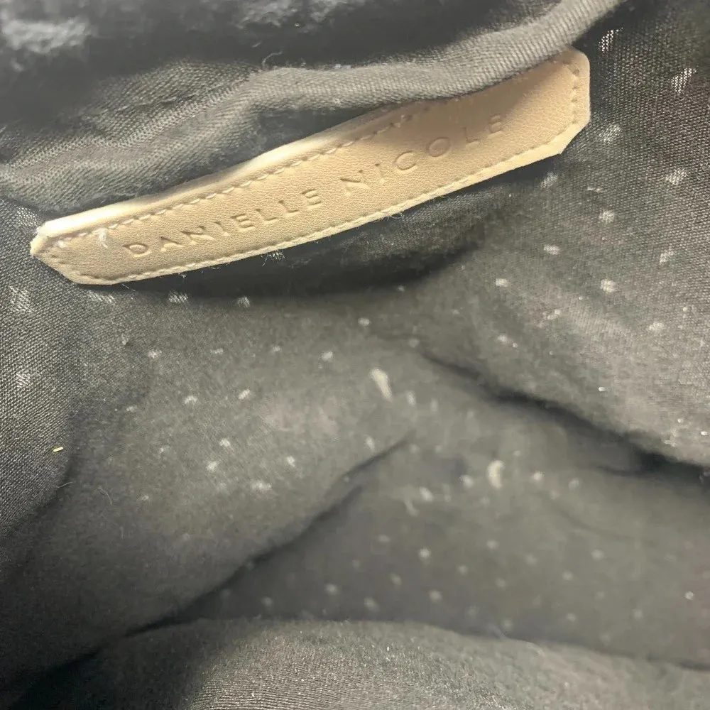 Danielle Nicole Macrame Fringe Tassel Wooden Handle Crossbody Bag in‎ Black - Image 10