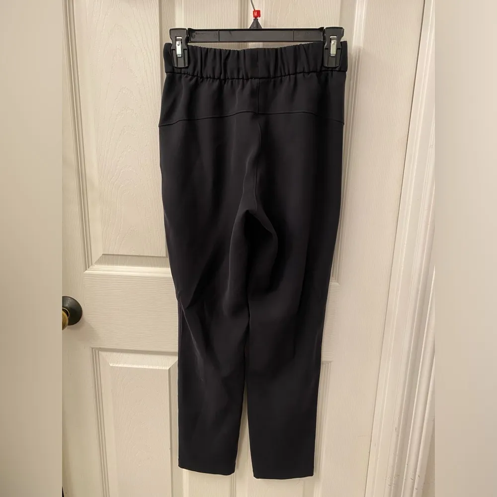 Lululemon Women's Black Athletic Pants size 2 - Image 5