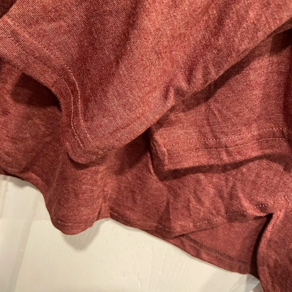 NWT Cupshe Size M Burgundy V Neck Long Sleeve Henley Tee Shirt Scalloped Hem - Image 7