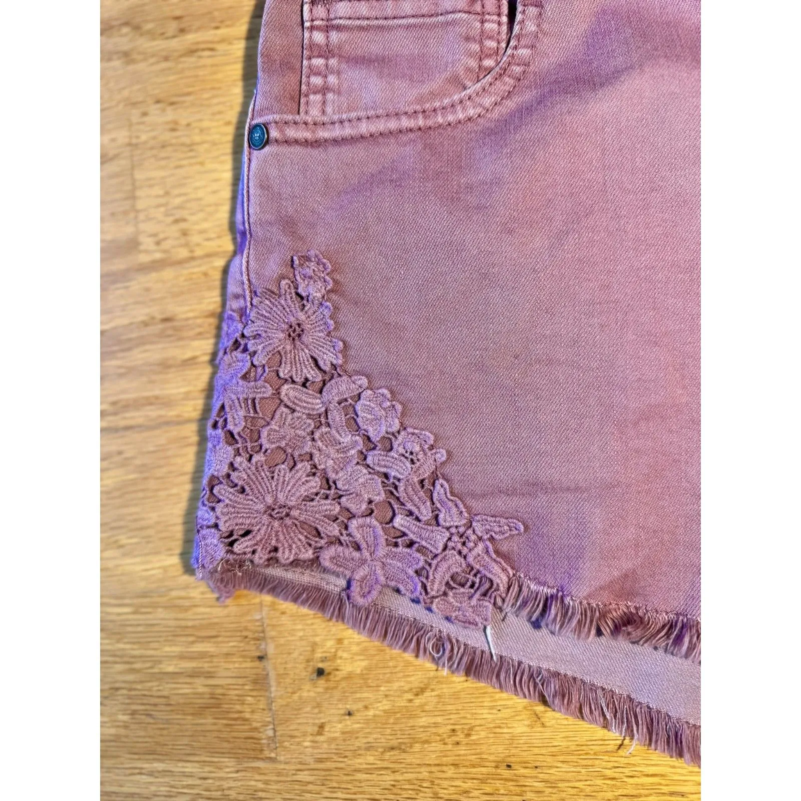 Altar'd State Women's Crochet Floral Boho Mauve Shorts with Frayed Hem Size 27 - Image 8