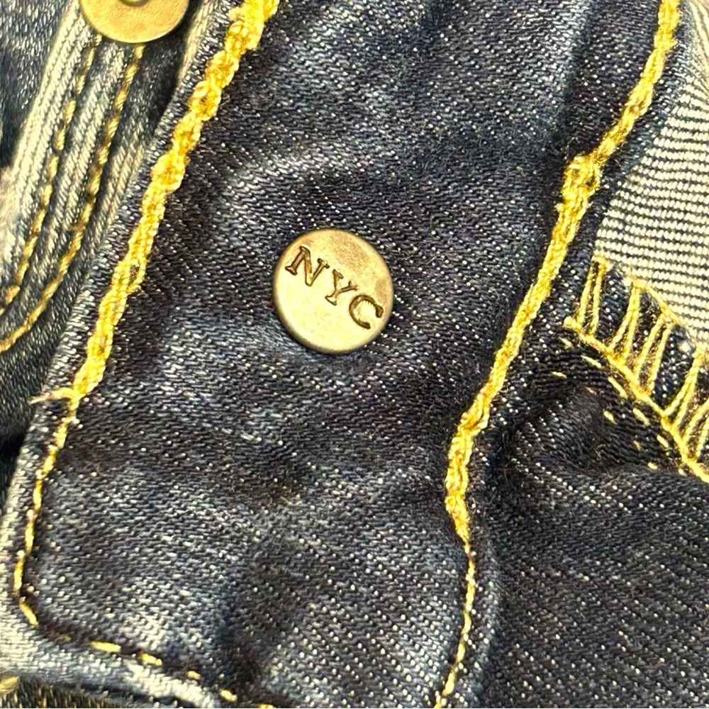 BLANKNYC Women’s The Astor Distressed Cut-Off Jeans Short Size 26 - Image 8