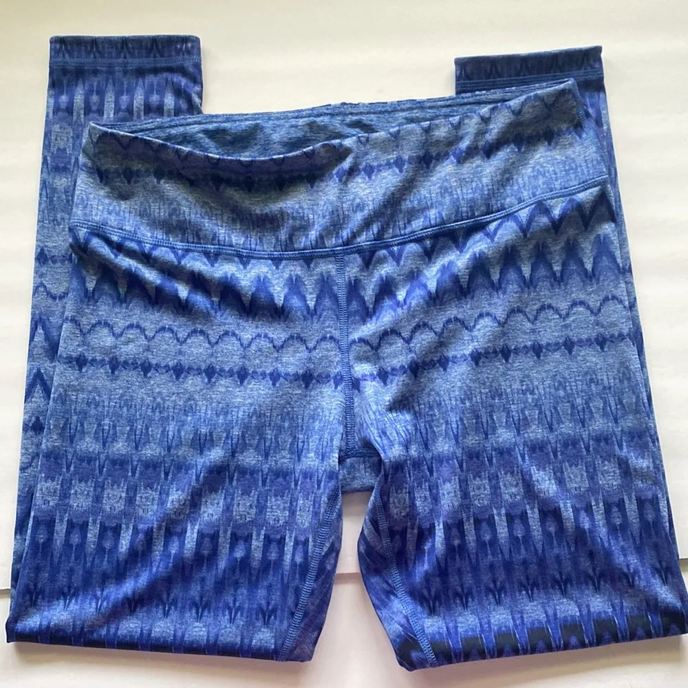 90 Degree by Reflex blue dye print ankle athletic leggings, size XL - Image 3
