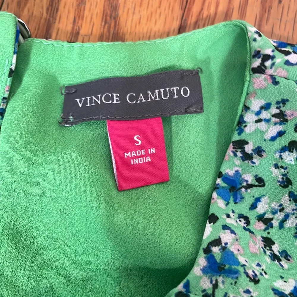 Vince Camuto Classic Escape Sleeveless Blouse Top Green Sz Small‎ dainty floral - Image 4