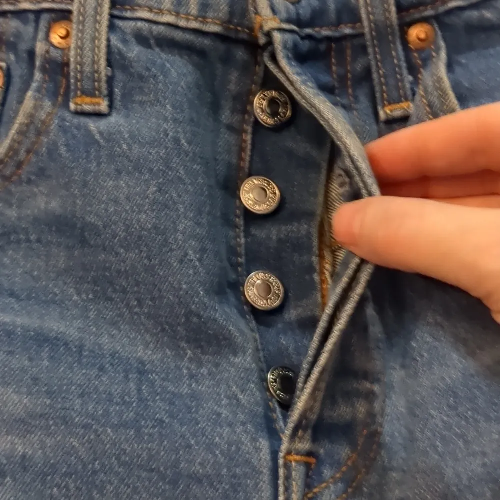 Levis premium 501 button fly distressed shorts size 26 - Image 2