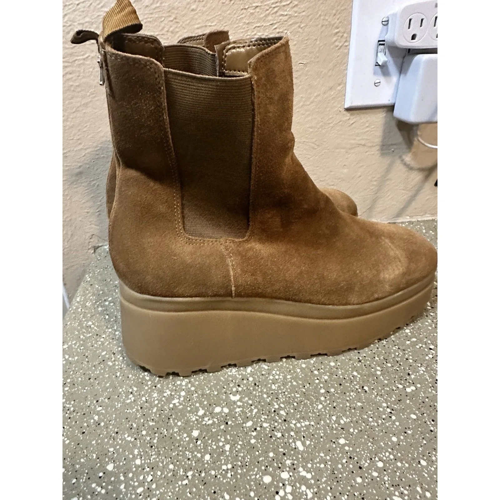 NEW Calvin Klein Women's Nevia Chelsea Wedge Ankle Boot - Cognac Suede -‎ 10 - Image 3