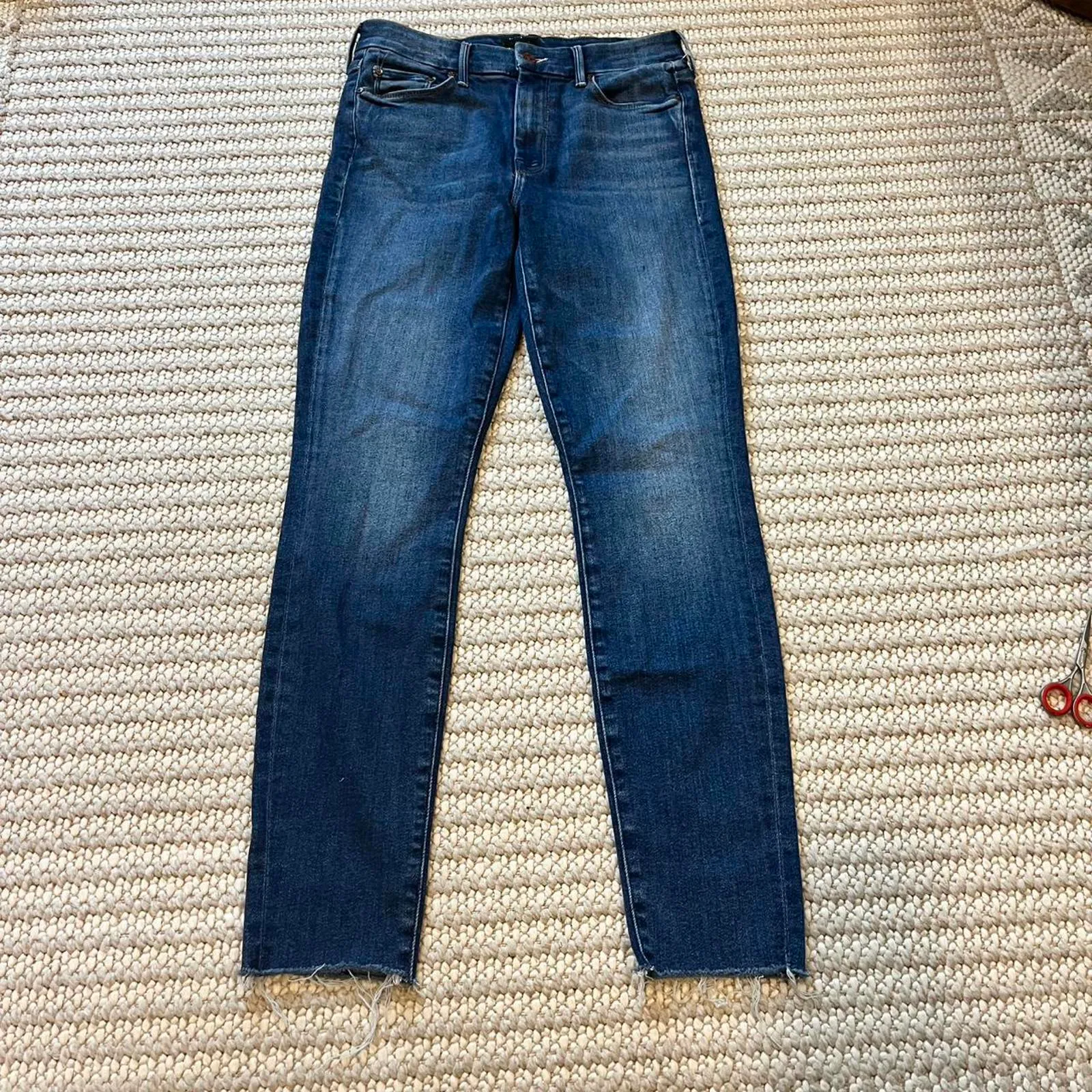 MOTHER The Looker Ankle Fray in Satisfaction Guaranteed Blue Size 27 - Image 2