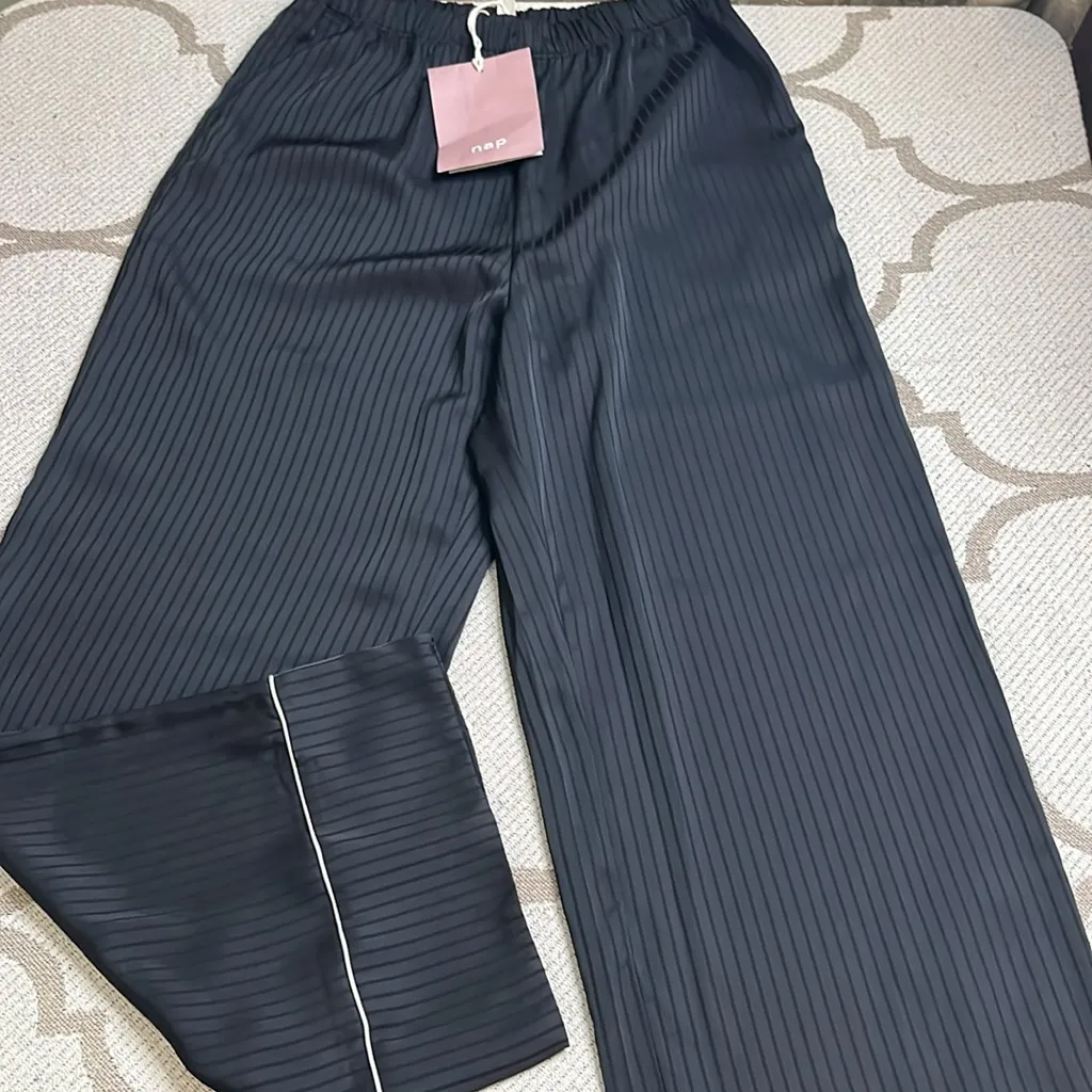 NAP black satin pinstripe wide leg pull on pants, loungewear, size medium - Image 16