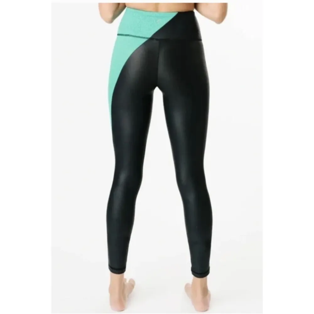 Zyia Active Jade River Stone Metallic Light n Tight
High Rise 7/8 Legging - Image 4