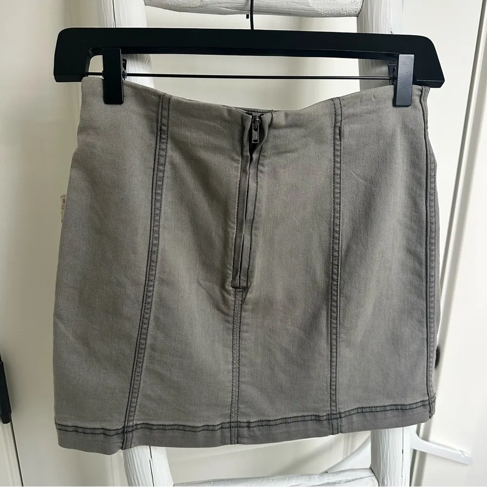 NWT  Skirt Women Modern Femme Cadet Grey Denim Mini Stretch Zip SZ 4 - Image 3