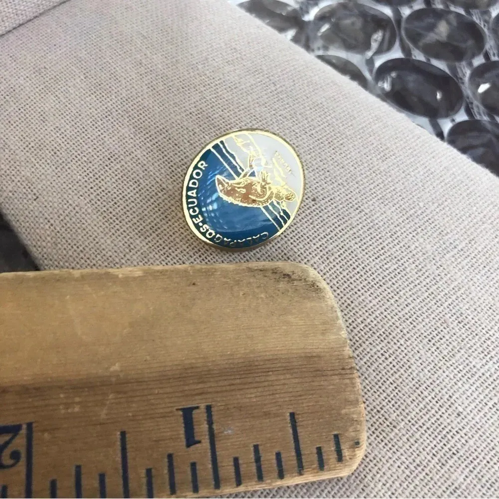 Vintage Ecuador Pin - Image 3