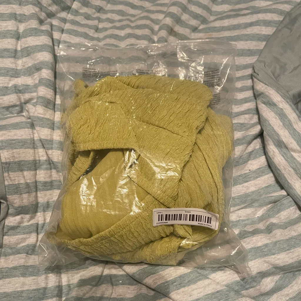 Green Maxi Bodycon Dress with Cut Out Slit and Halter Neckline for Night Out Size L - Image 5