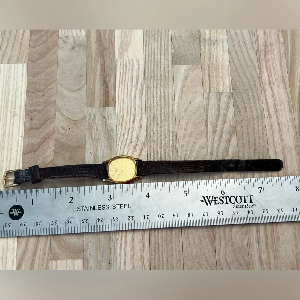 Seiko Ladies Watch Vintage Leather Strap Gold Tone Case and Rounded Square Dial - Image 9