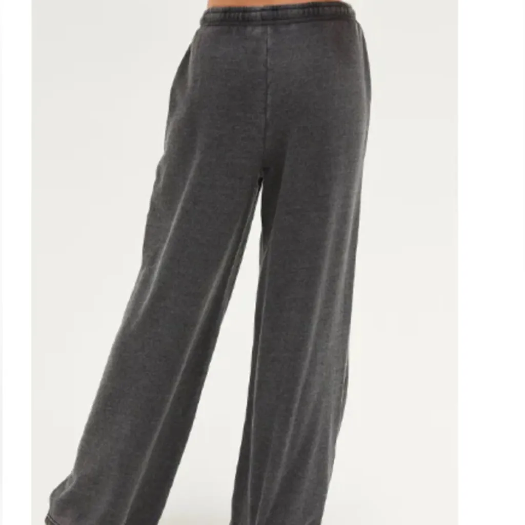 Hem & Thread  fleece pants. Size Large. Charcoal gray. - Image 4