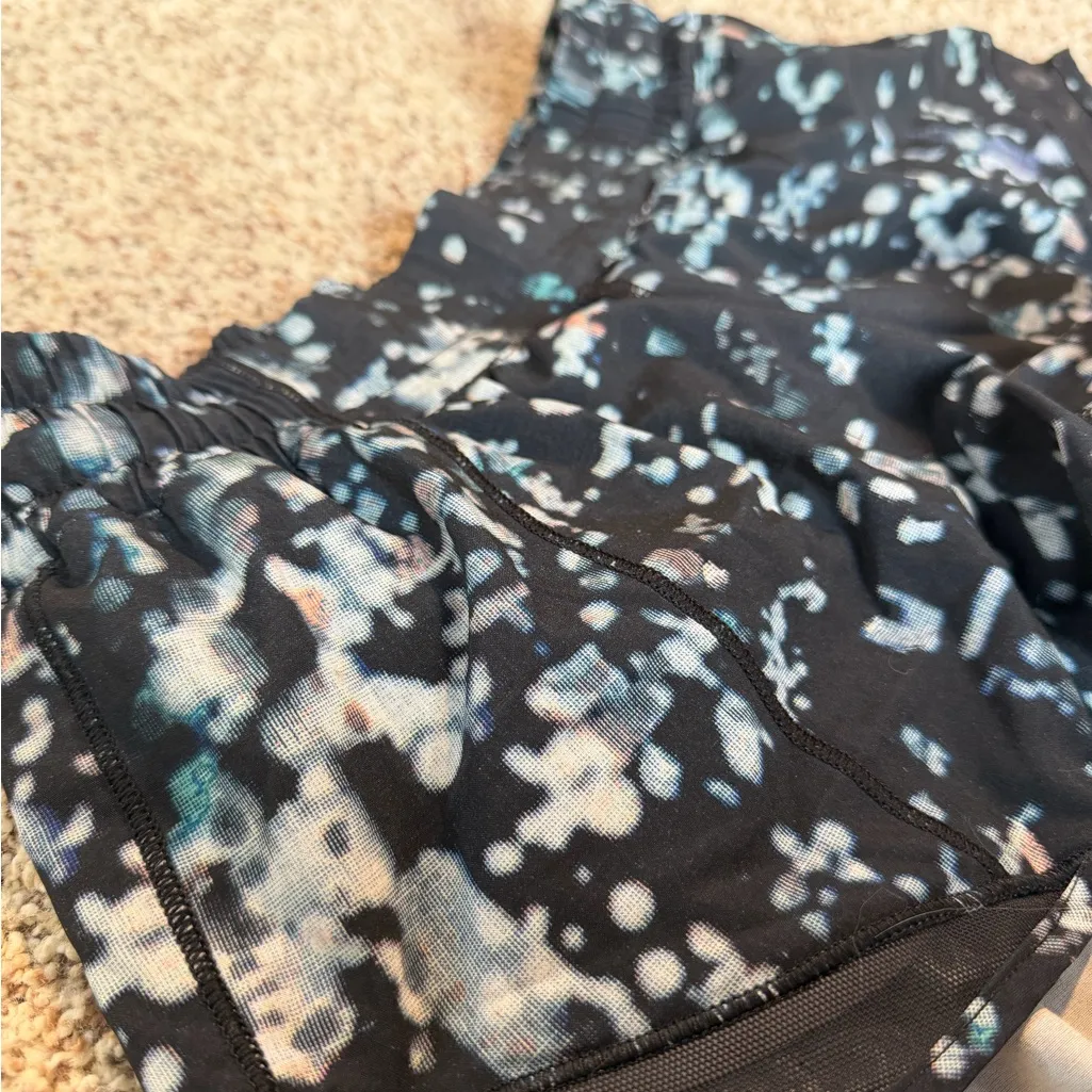 Lululemon Women's Black Patterned Shorts size 4 - Image 6