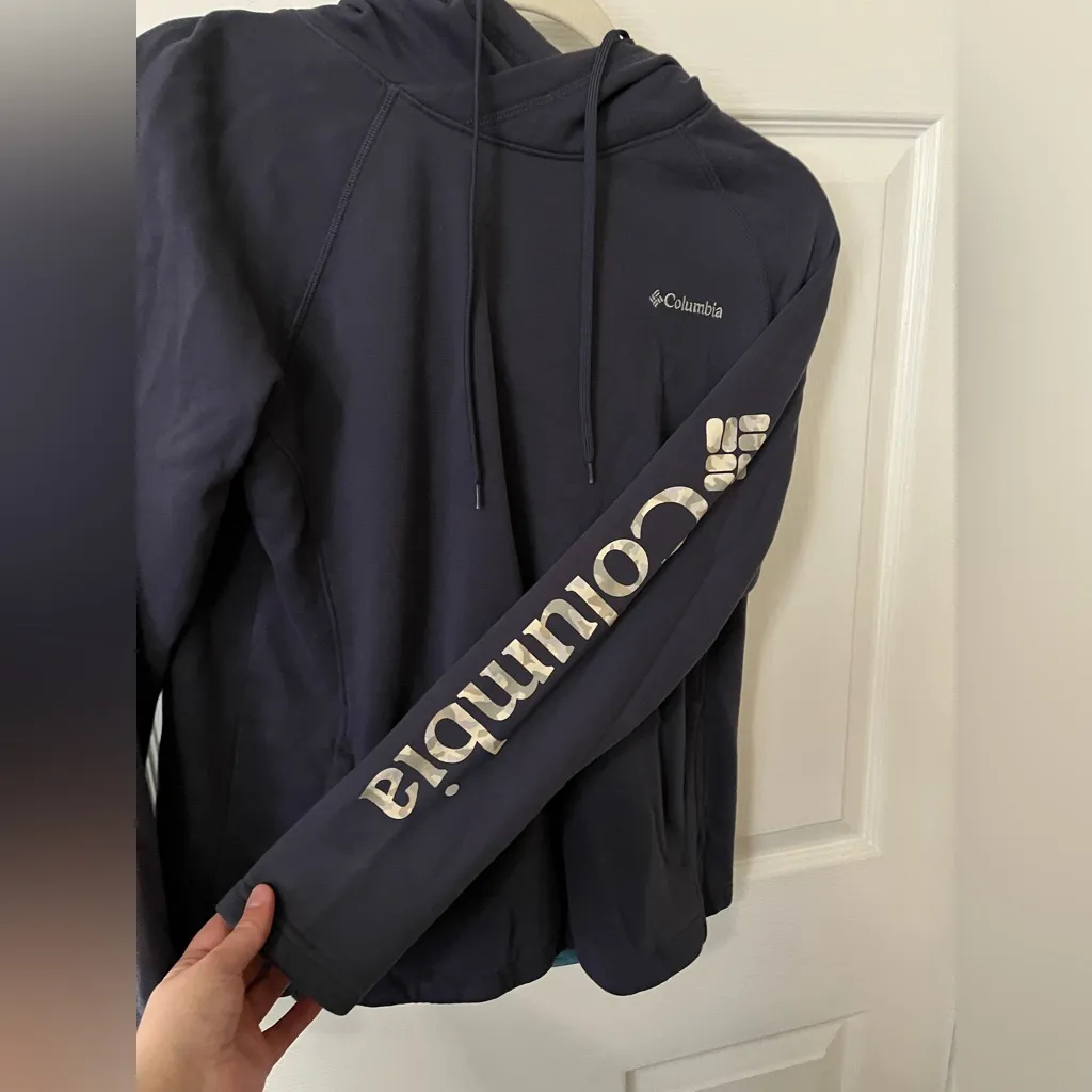 Women’s Columbia Sweatshirt - Image 2