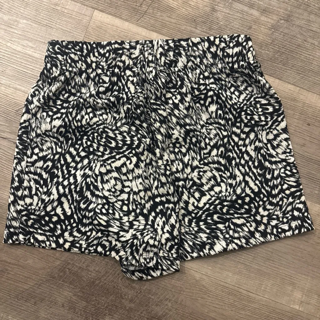 H&M Monochrome Swirl High Waist Women's Shorts - Image 2