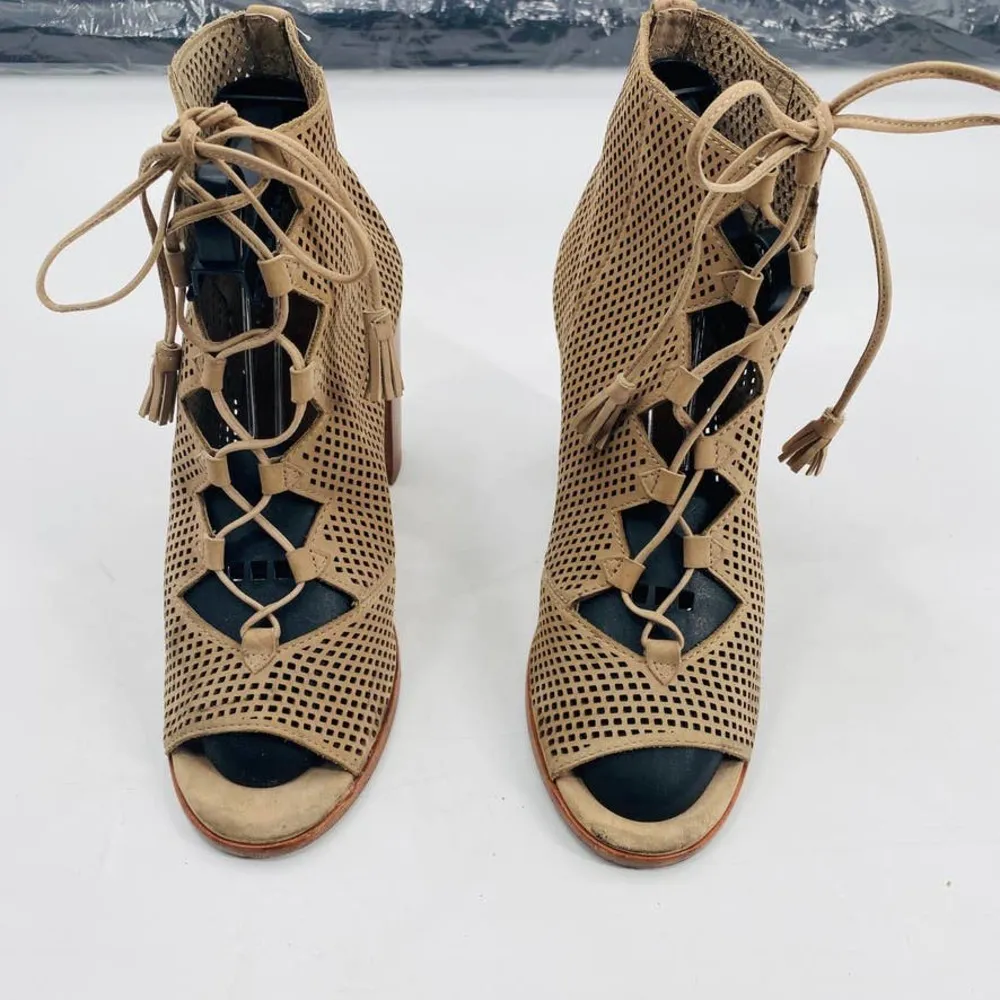Frye Gabby Perforated Ghillie Corset Lace Up Booties Taupe Tan Size 9 MSPR $328 - Image 5