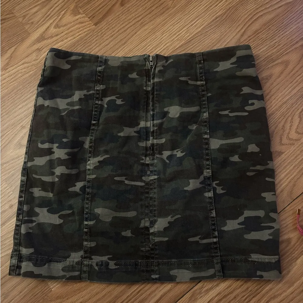 Free People Camo Skirt Size 8 - Image 6