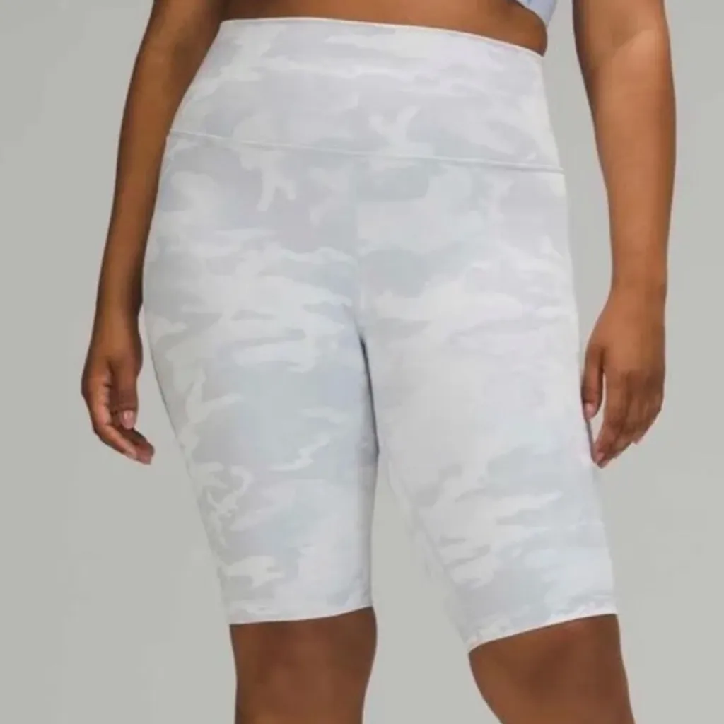 lululemon Wunder Under 10” Ribbed Short in Incognito Camo Jacquard Alpine sz 2 - Image 2