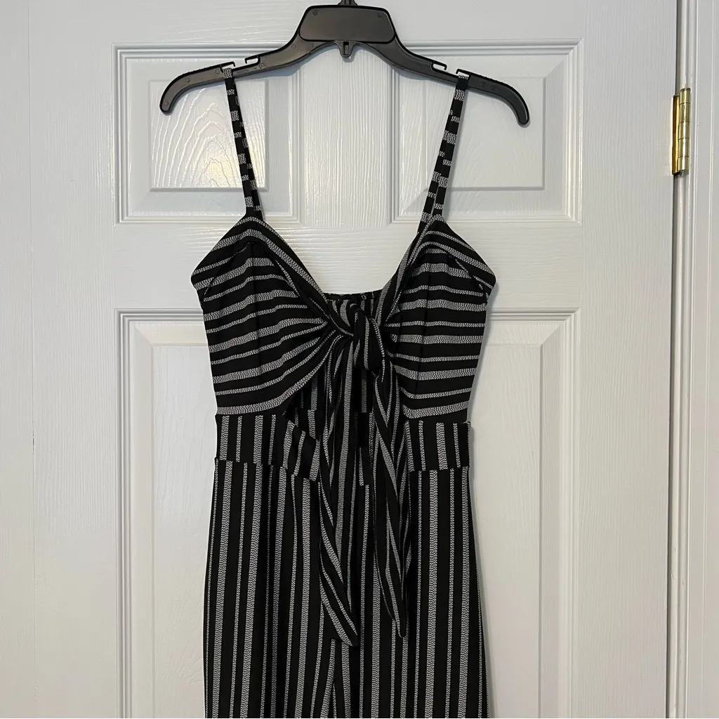 Boohoo jumpsuit cutouts black white stripe size 10 - Image 4