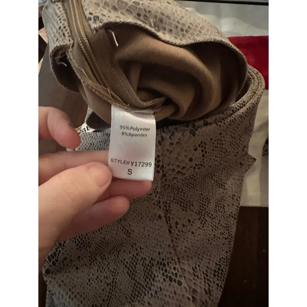 DO+BE  Faux Suede Leather Skort Beige and Black Size Small - Image 5