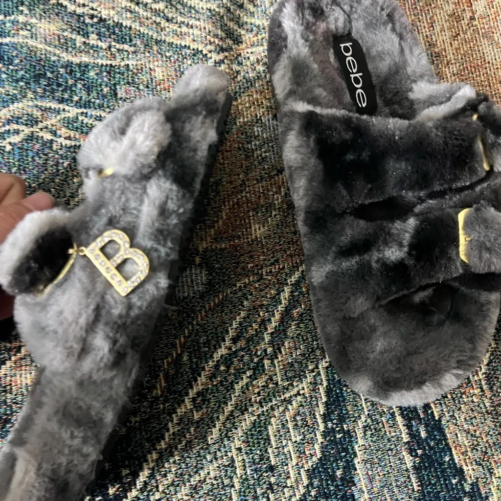 Bebe Plush Gray and Gold Faux Fur Slippers Slides SZ 7 Soft Sandals Rhinestone - Image 4