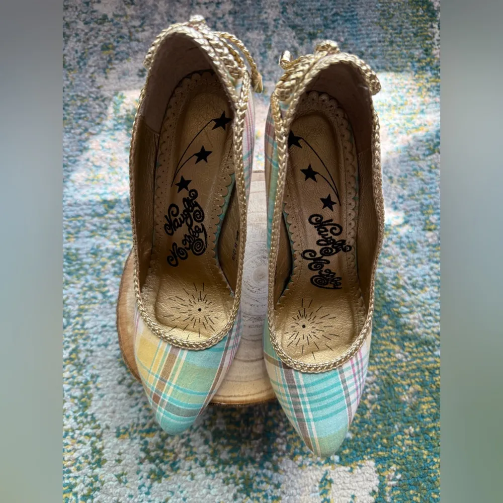 Vintage Y2K Naughty Monkey plaid gold leather bow heels, size 8 Green - Image 12
