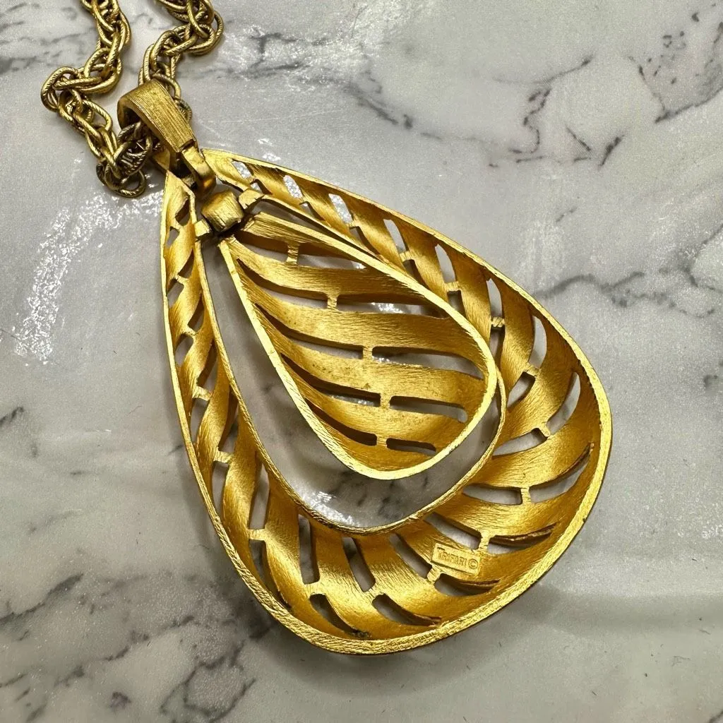 Vintage crown Trifari oval link pendant necklace Gold - Image 7