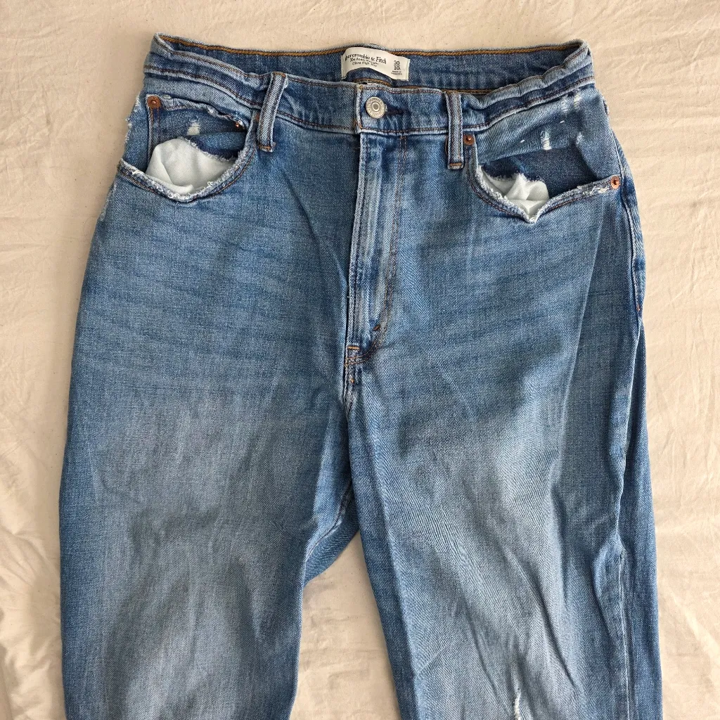 A&F Ankle Straight Ultra High Rise Distressed Jeans 30 - Image 4