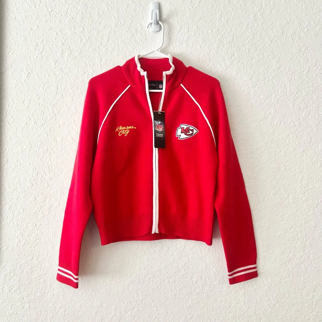 NWT Abercrombie & Fitch NFL Kansas City Chiefs Red Mockneck Zipper Cardigan S - Image 8