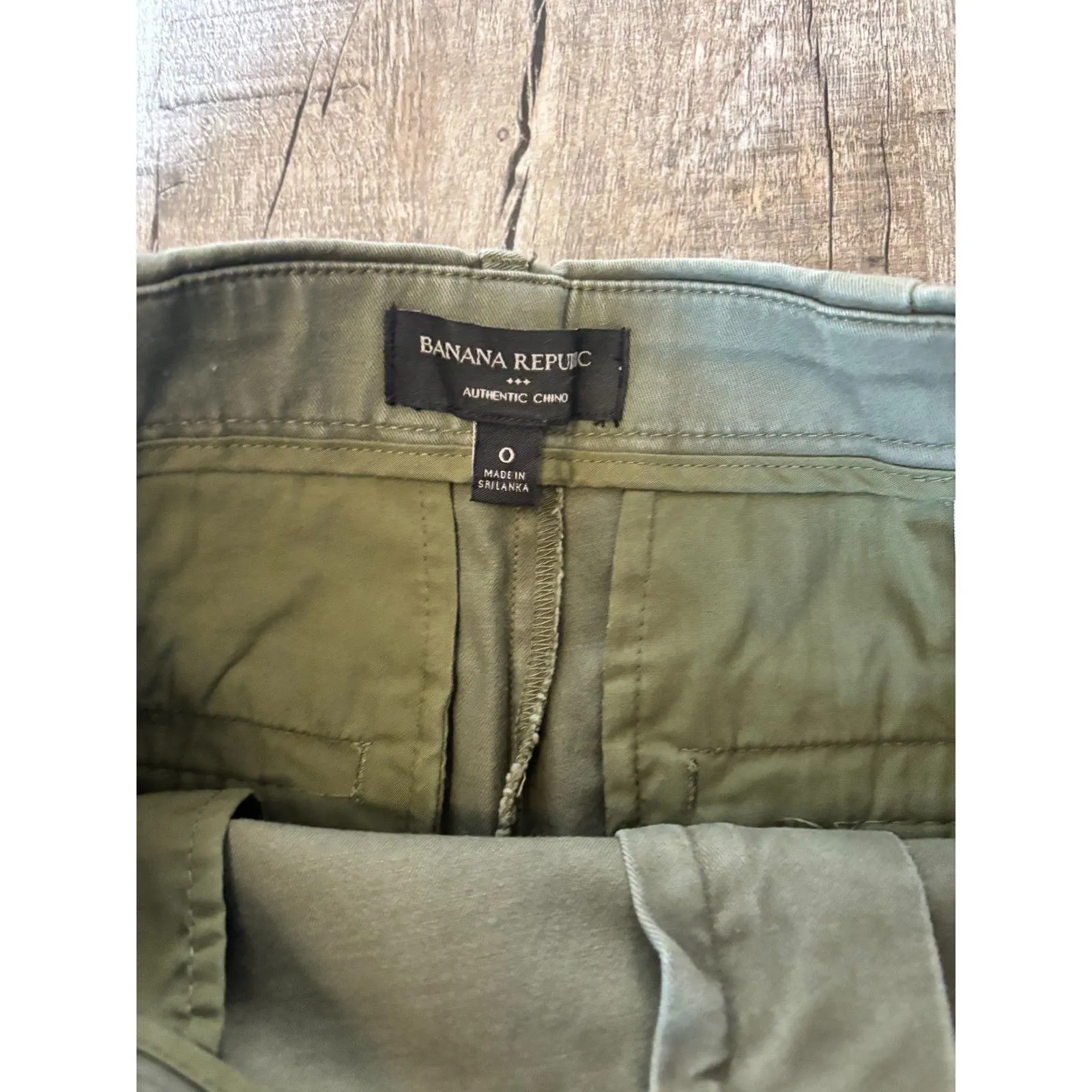 Banana Republic Women’s Olive Green Shorts Size 0 Casual Chino Style Summer - Image 2