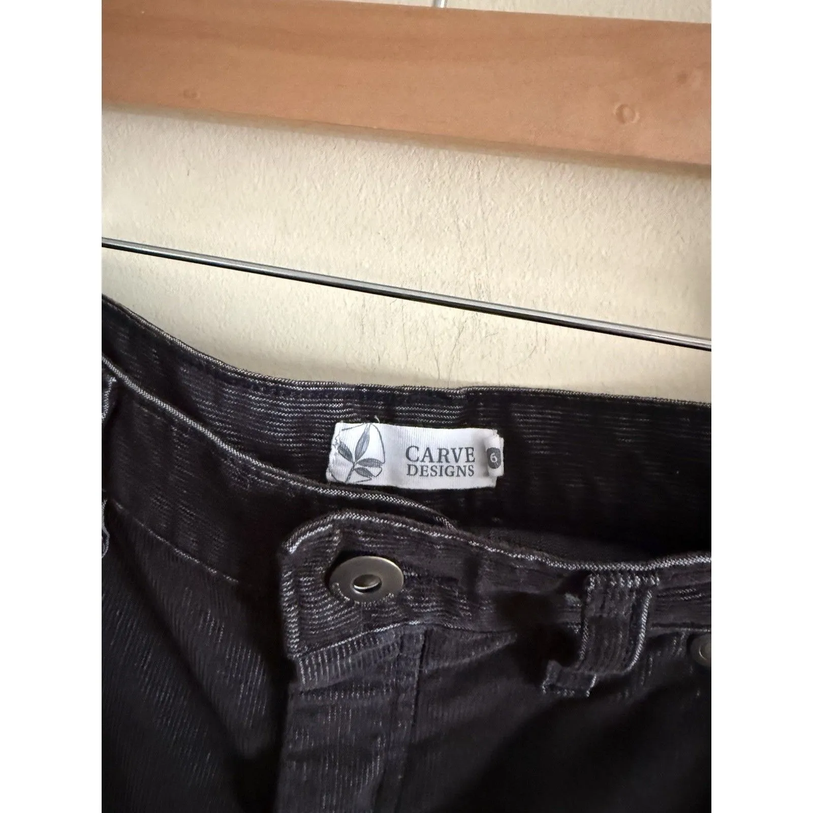 Carve Designs Women's Size 6 Oahu Shorts Corduroy Raw Hem Black Surfer 4” - Image 2