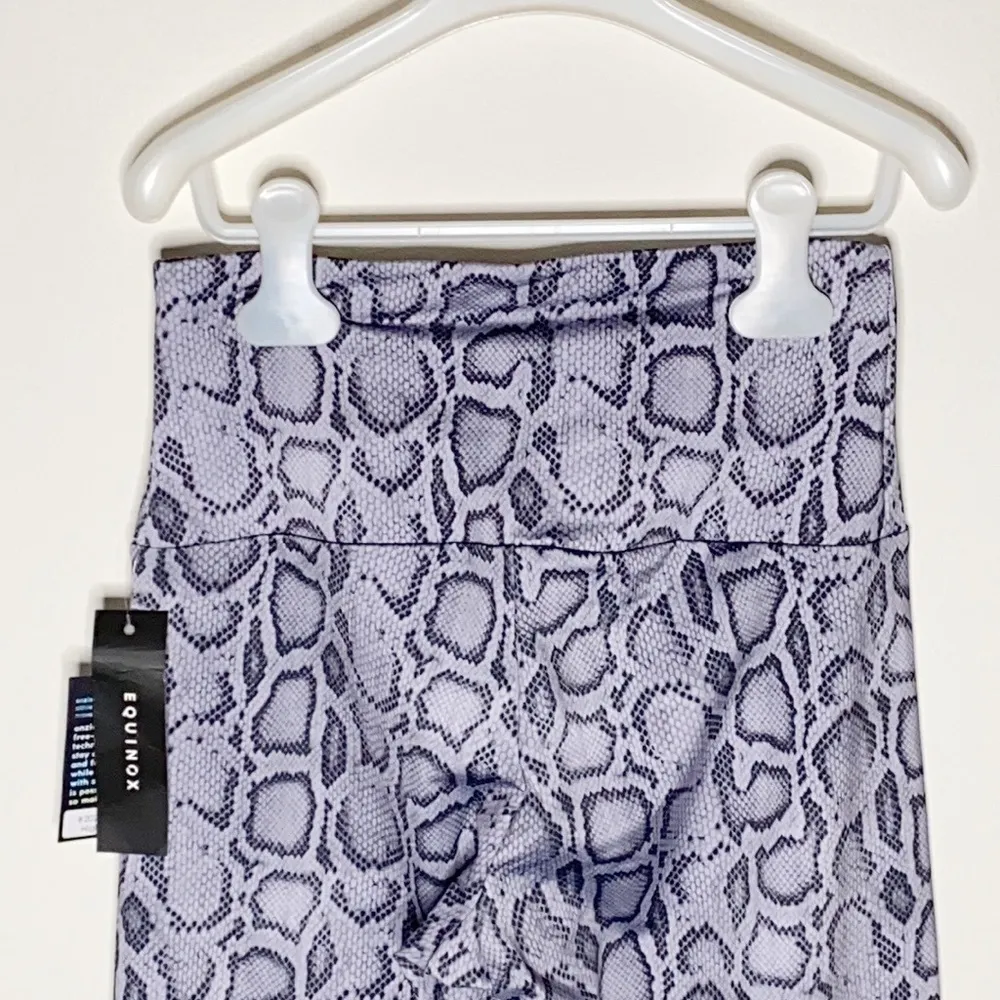 Onzie high basic midi leggings in lavender cobra size S - Image 5