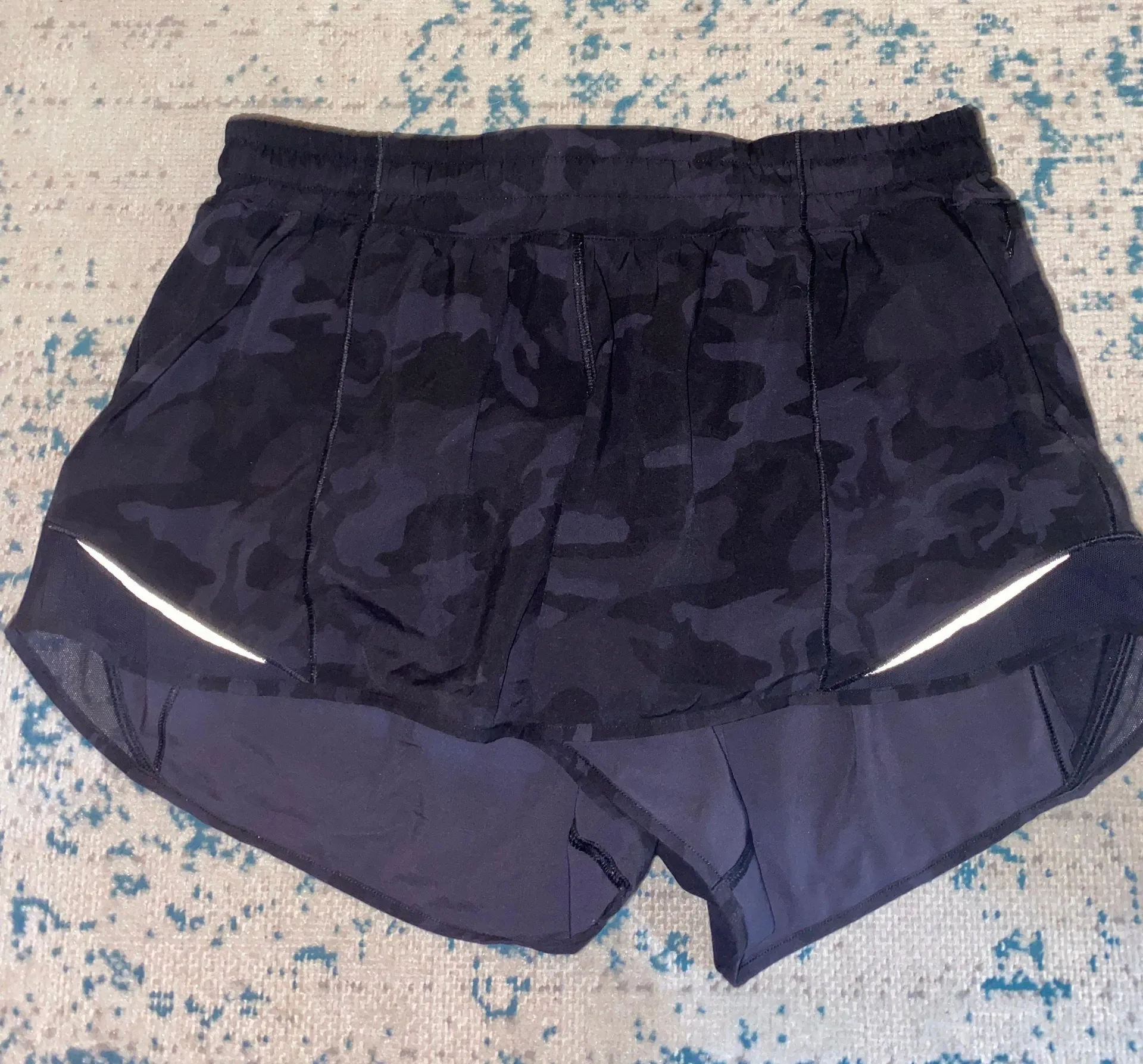 Lululemon Hotty Hot Shorts 4” - Image 3