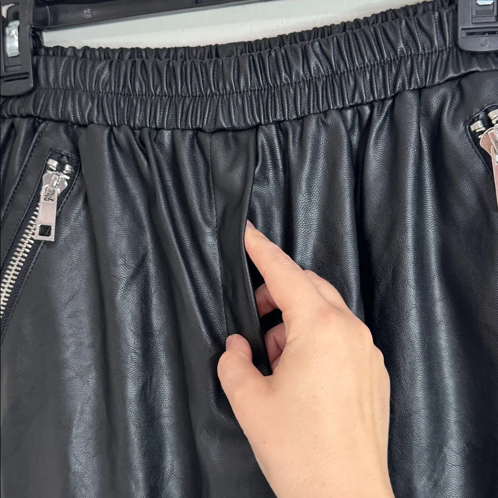 ASOS Design Black Faux Leather Zipper Accent Pockets Pull-on Tapered Pants sz 2T - Image 6