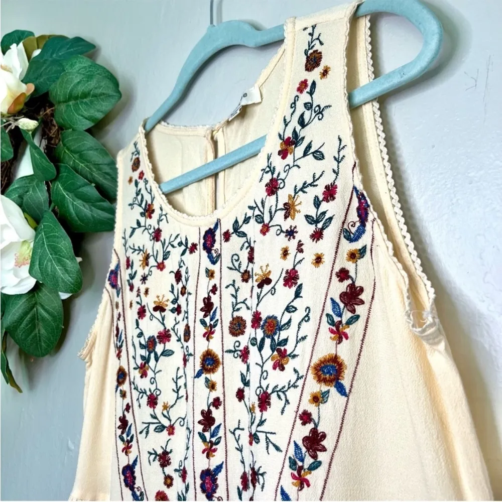 Urban Outfitters Umgee Embroidered Floral Peasant Tank M - Image 12