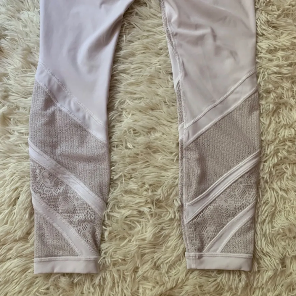 Wunder Under High Rise Lace White Leggings - Image 5