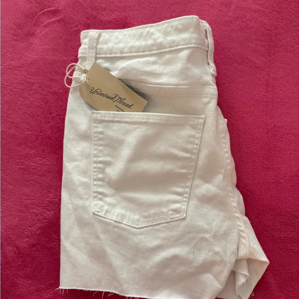 Universal Thread White Jean Shorts with Cuffed Hems - Image 3