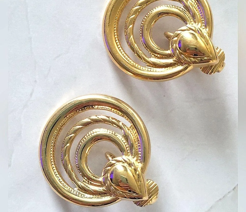 Vintage Gold Tone Hoop Dangle Clip - Image 2