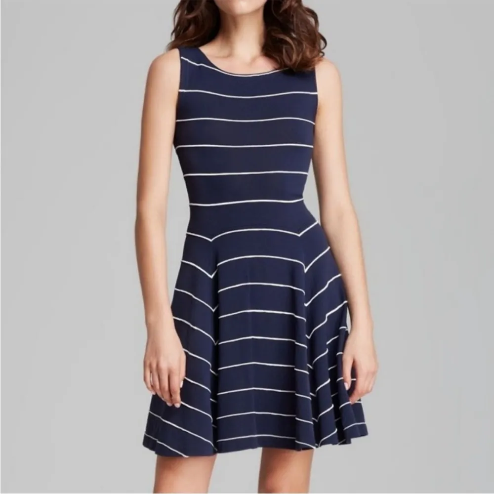 Alice+Olivia Bolton Ottoman Pinstripe Flare Navy Blue & White Dress Size Small - Image 4