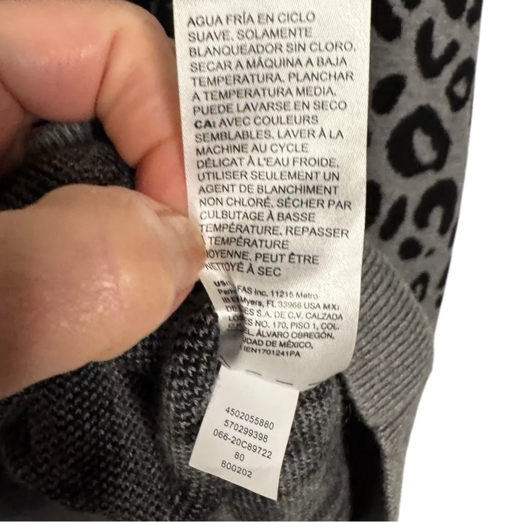CHICO’S ZENERGY LEOPARD PRINT GRAY BLACK COZY KNIT TOP SZ 2/12 - Image 6