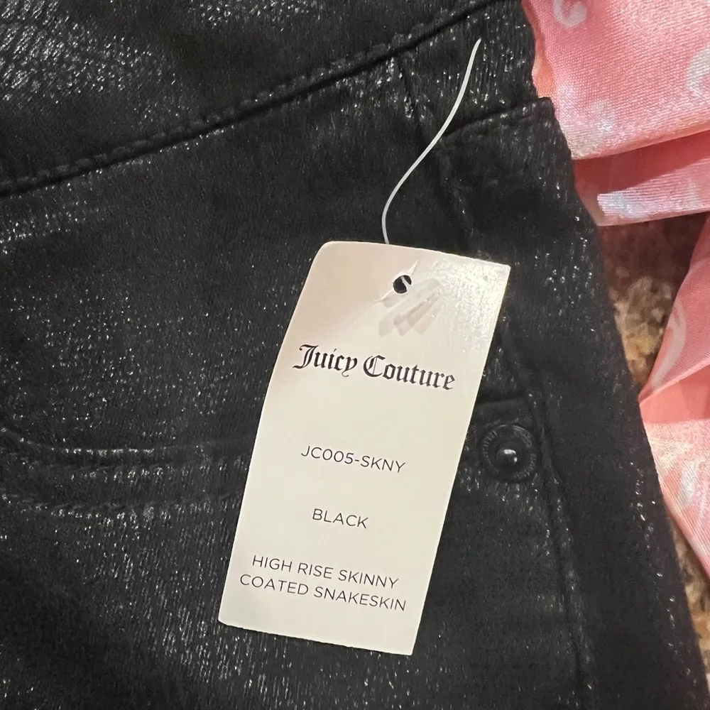 JUICY COUTURE HIGH RISE SKINNY
COATED FAUX SNAKESKIN Size 26 NWT - Image 10