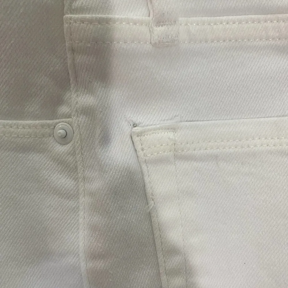 Good American Bombshell Shorts in White, Size 4​​​​​​​ - Image 4