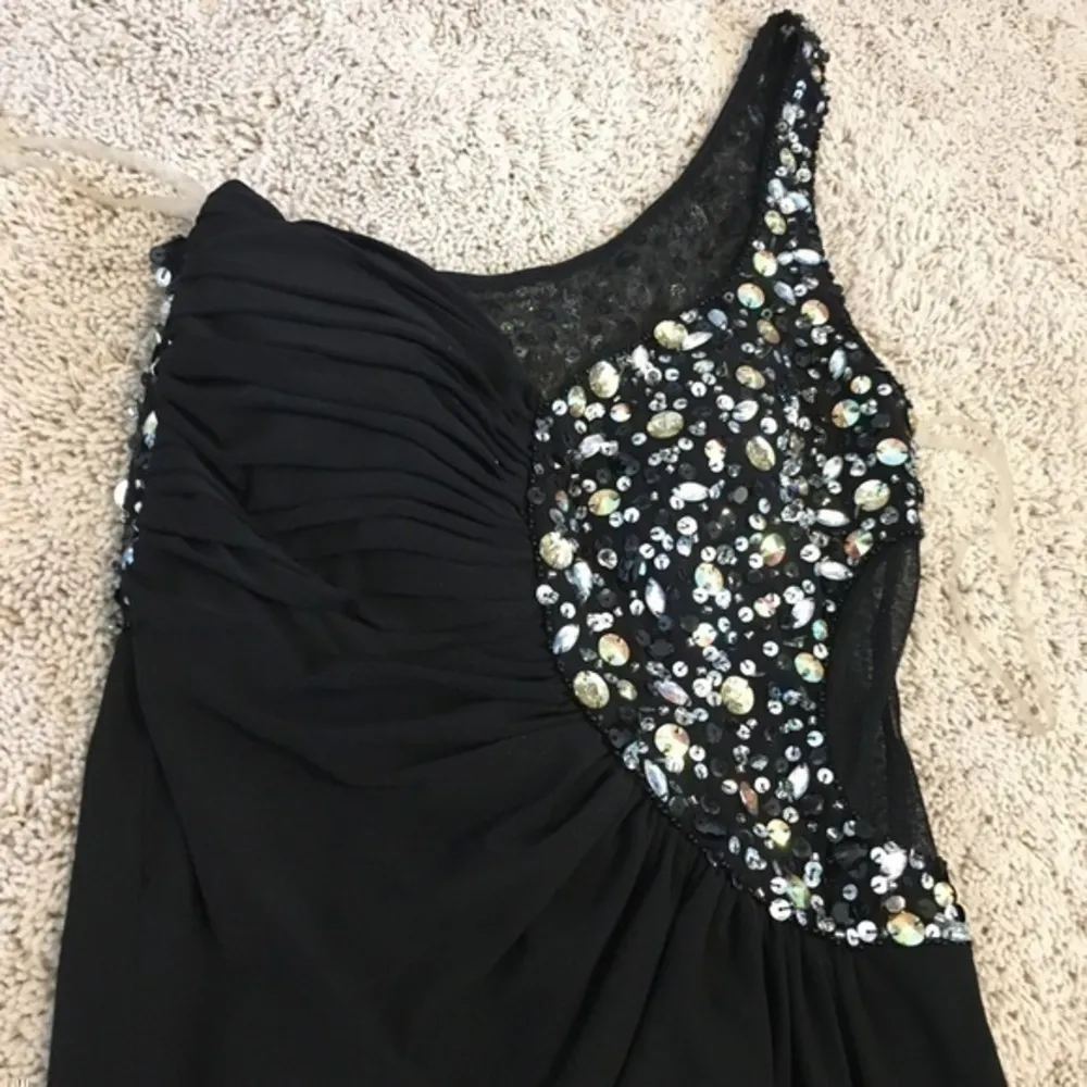 Black sparkly one shoulder evening dress - Image 4